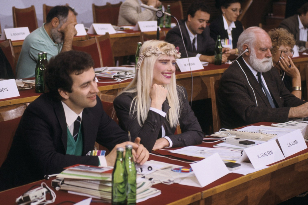 En 1989, siendo diputada italiana, viajó a su Hungría natal para asistir a la despedida de las tropas soviéticas de su país. Años más tarde, en 2002, se presentó a las elecciones legislativas húngaras como independiente, pero no obtuvo los votos suficientes.