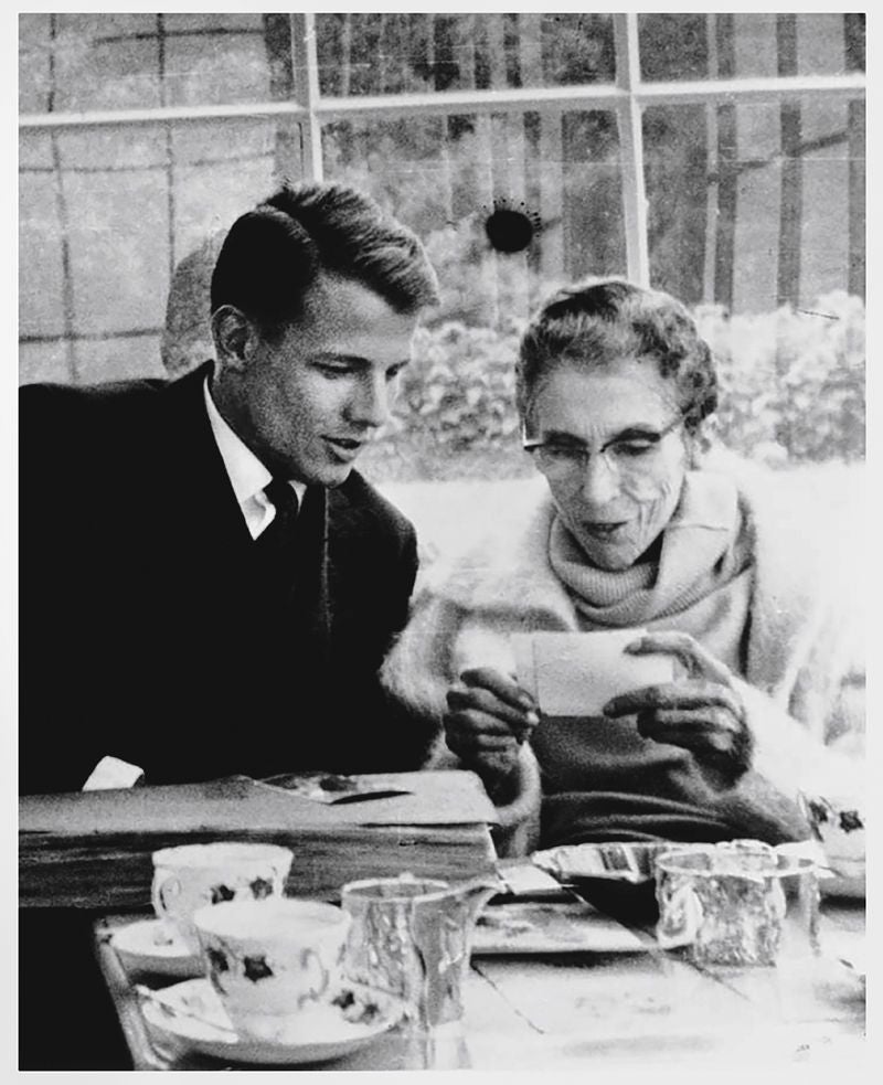 Peter Beard llegó a África con 17 años e instaló su casa junto a la famosa granja de Karen Blixen, la autora de 'Memorias de África' (en la foto). Desde allí combatió la destrucción de la naturaleza por el hombre.