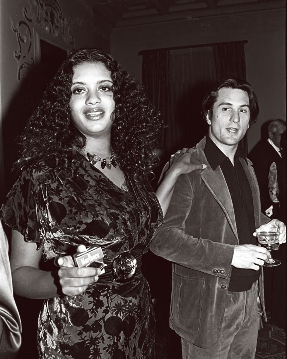 Imagen secundaria 2 - Los amores de De Niro. La relación más larga de De Niro fue con su segunda esposa (arriba), la actriz Grace Hightower, 20 años de relación intensa... e intermitente. Su primera mujer (abajo, a la derecha) fue la actriz Dianne Abbott, a la que conoció rodando Taxi driver. En los años 90, entre una y otra esposa, mantuvo una relación con la modelo Naomi Campbell (a la izquierda). Ella dice que él fue el amor de su vida.
