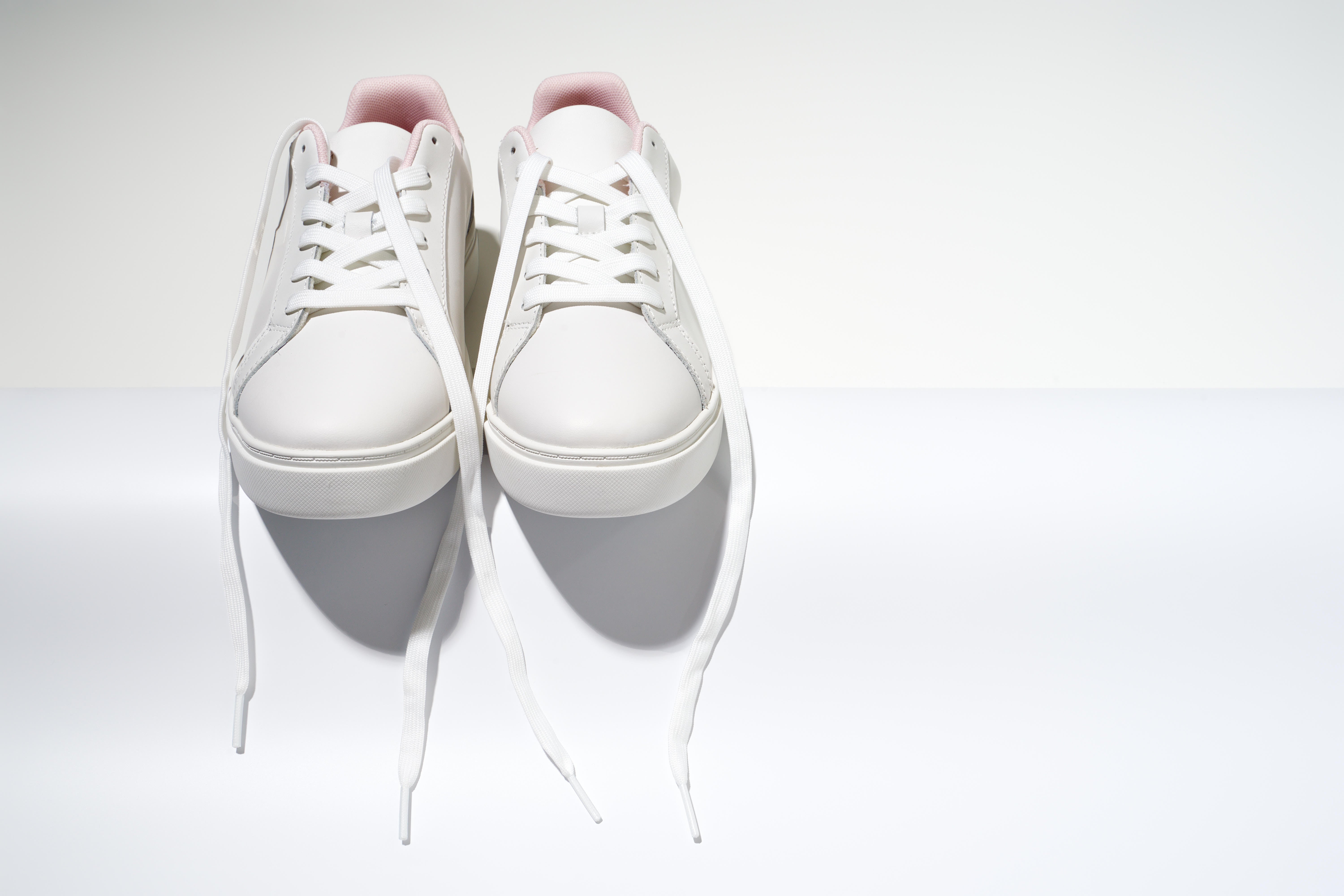 ¿Piel vegana? ¿Eso qué es? La 'letra pequeña' de los textiles ecológicos (el secreto está en la piña)