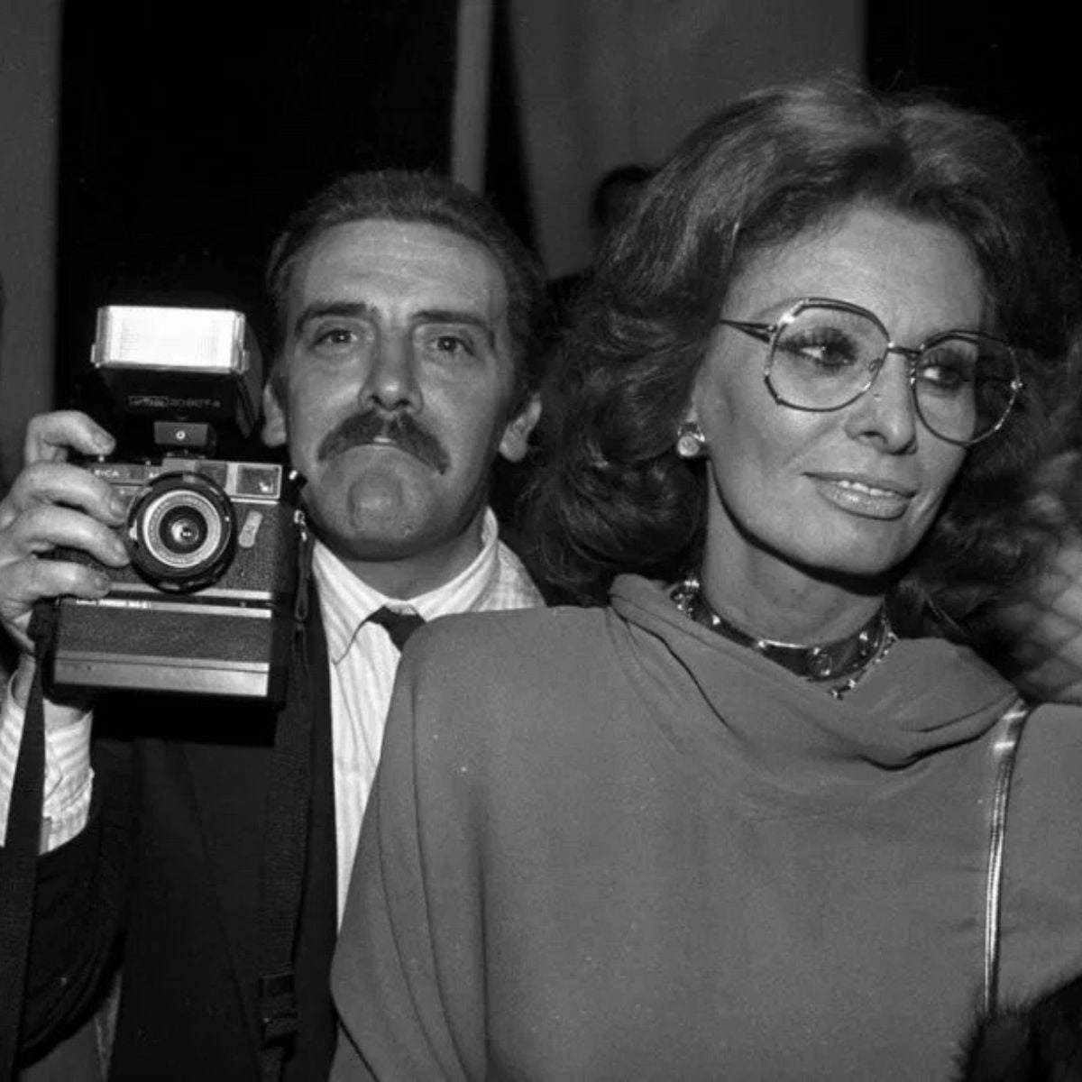 Rino Barillari ha realizado 400.000 fotografías. Ha 'pillado' a Sharon Stone, Frank Sinatra, Marcello Mastroianni, Mickey Rourke... Aquí, con Sophia Loren.