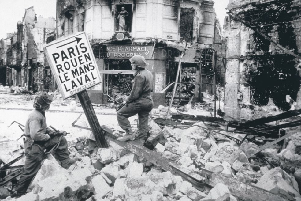 En 1942, los aliados empiezan a lanzar bombas en la periferia. Entran en París en agosto de 1944.