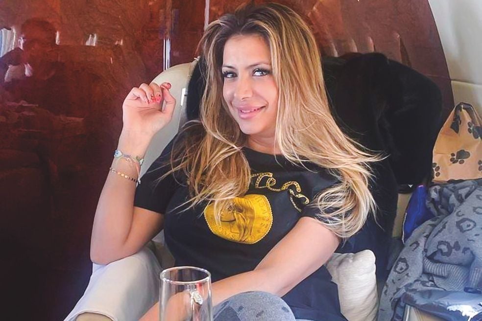 Jasveen Sangha, una inglesa asentada en Los Ángeles, conocida como 'la reina de la ketamina', suministradora, presuntamente, de Perry. Aunque en las últimas semanas parecía tranquilo y sobrio, el actor había aumentado en realidad su ingesta de esa droga.