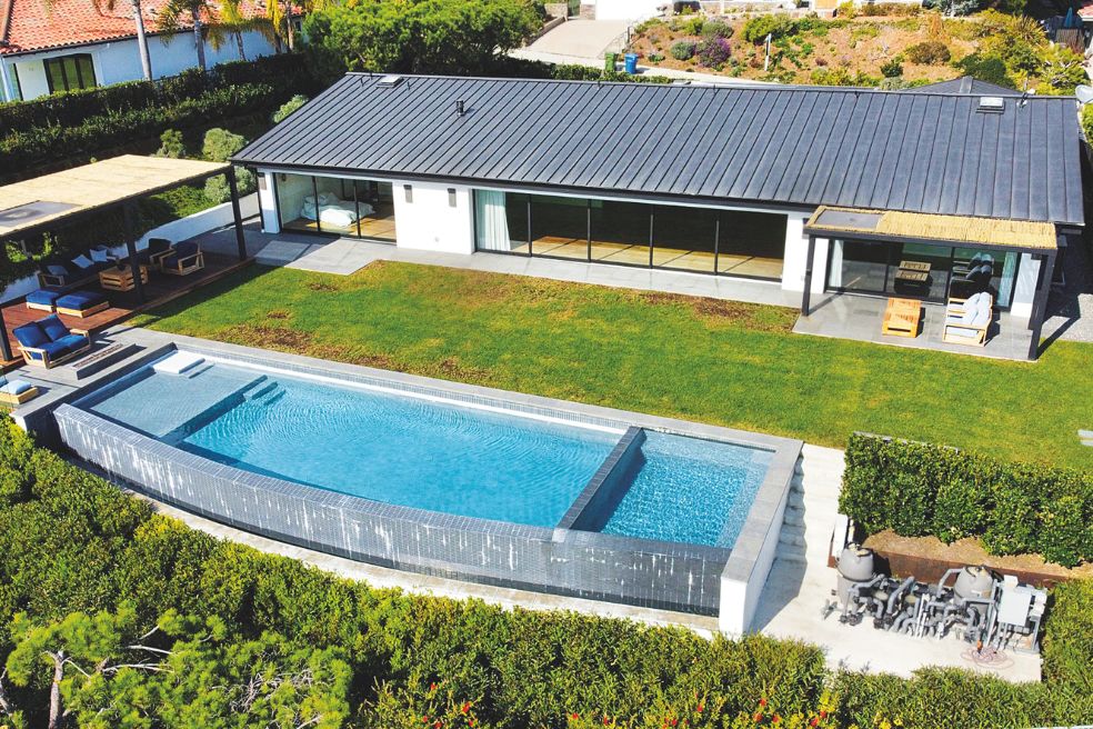 Perry se instaló en 2020 en una 'discreta' casa en Pacific Palisades con espectaculares vistas al océano, pero en una zona muy tranquila (el edificio, por cierto, ha sobrevivido a los recientes incendios).