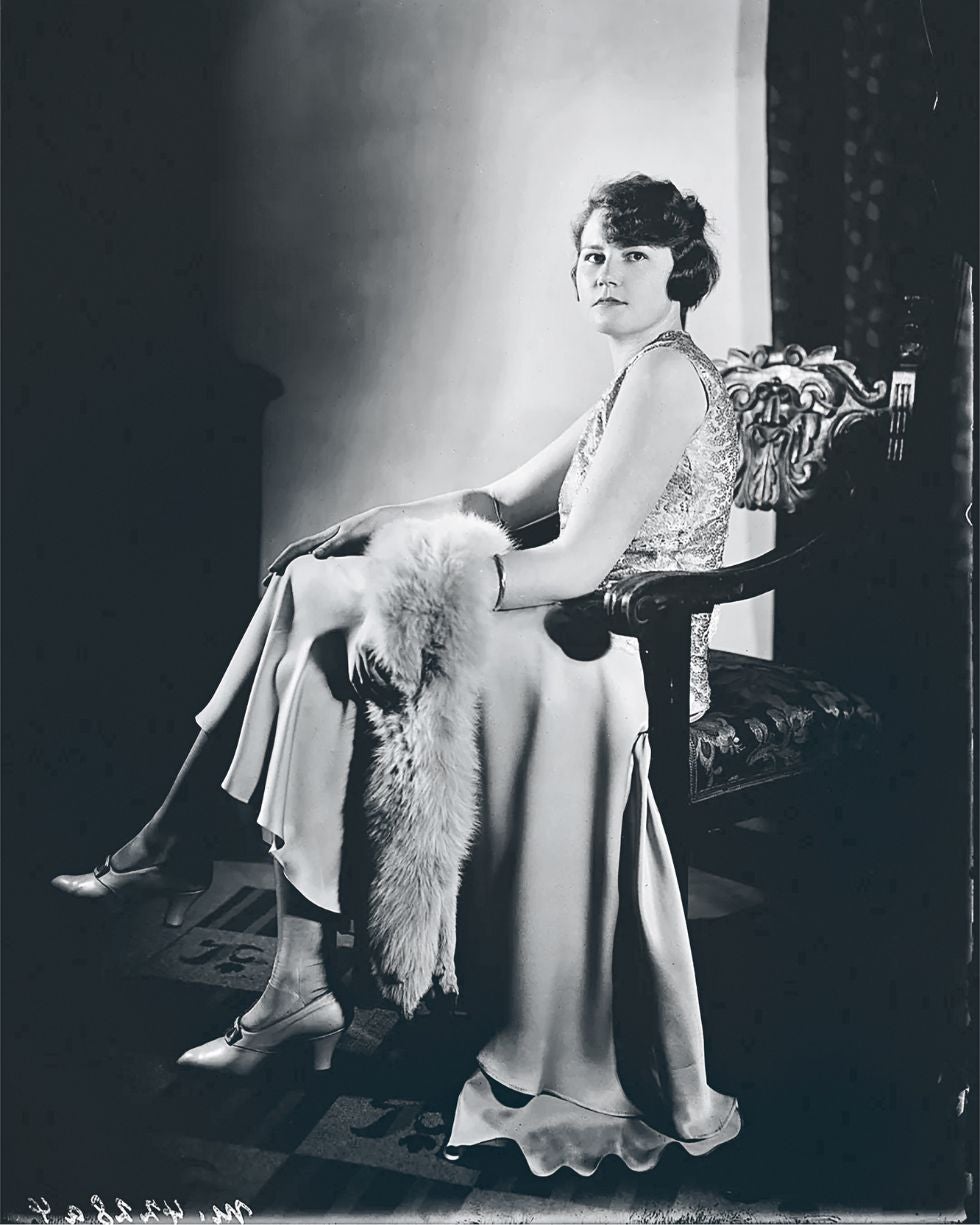 Geli Raubal quería ser cantante, pero era mala estudiante y dejó de acudir a las clases de canto que le pagaba su tío Adolf Hitler. Prefería salir de fiesta. Aquí, en una foto de 1930, con 22 años.