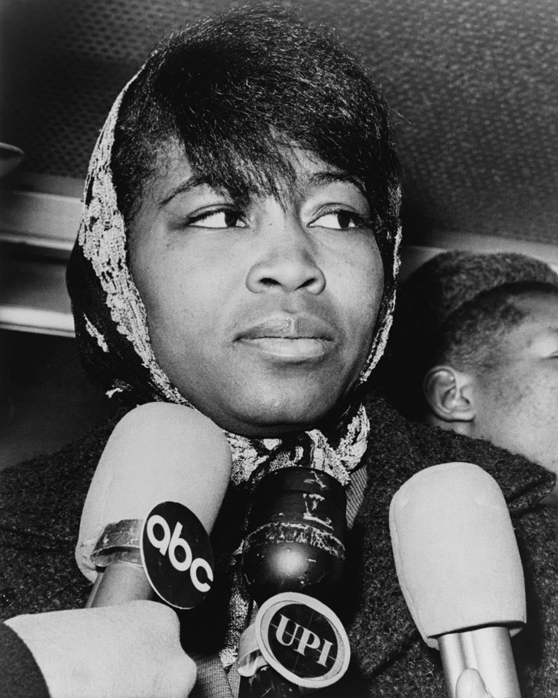 Malcom X se casó en 1958 con Betty Shabazz, con quien tuvo seis hijas. Fue una activista por los derechos civiles y educadora, reconocida por su labor social al lado de su esposo.