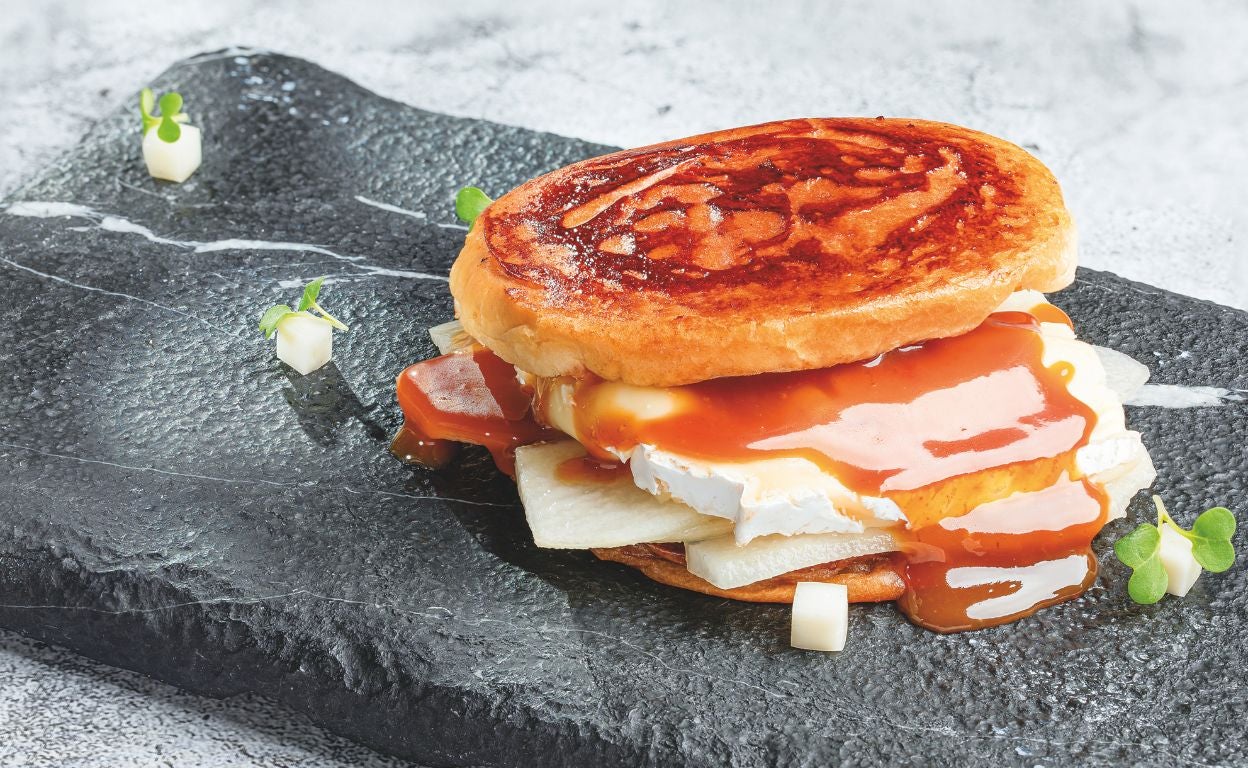 Sándwich dulce de pera y queso