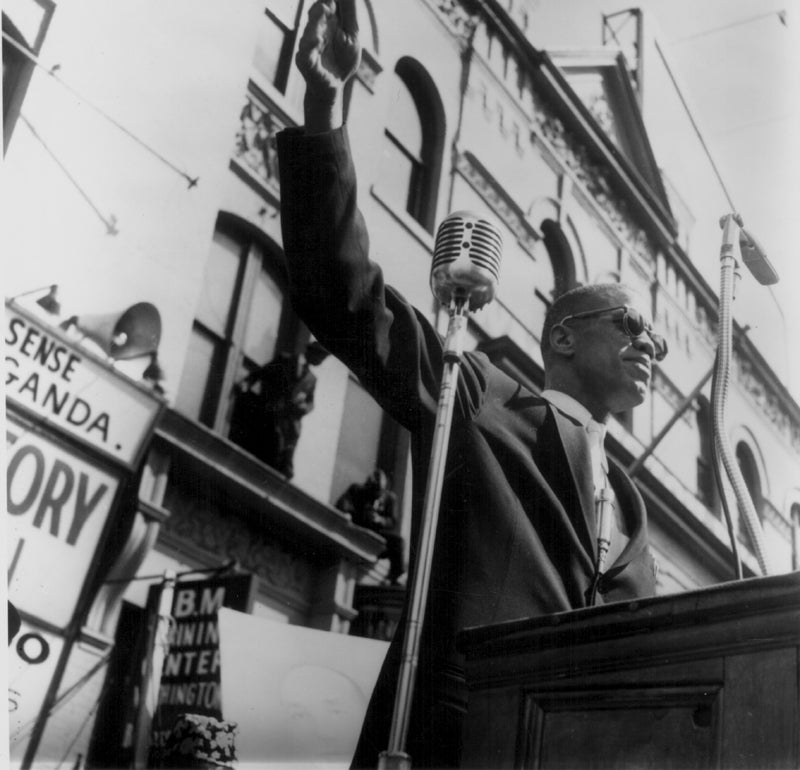El líder, en junio de 1963, en un acto en Harlem. Aún integraba la NOI (Nación del Islam). Meses después romperían relaciones. Su salida marcó también su muerte.