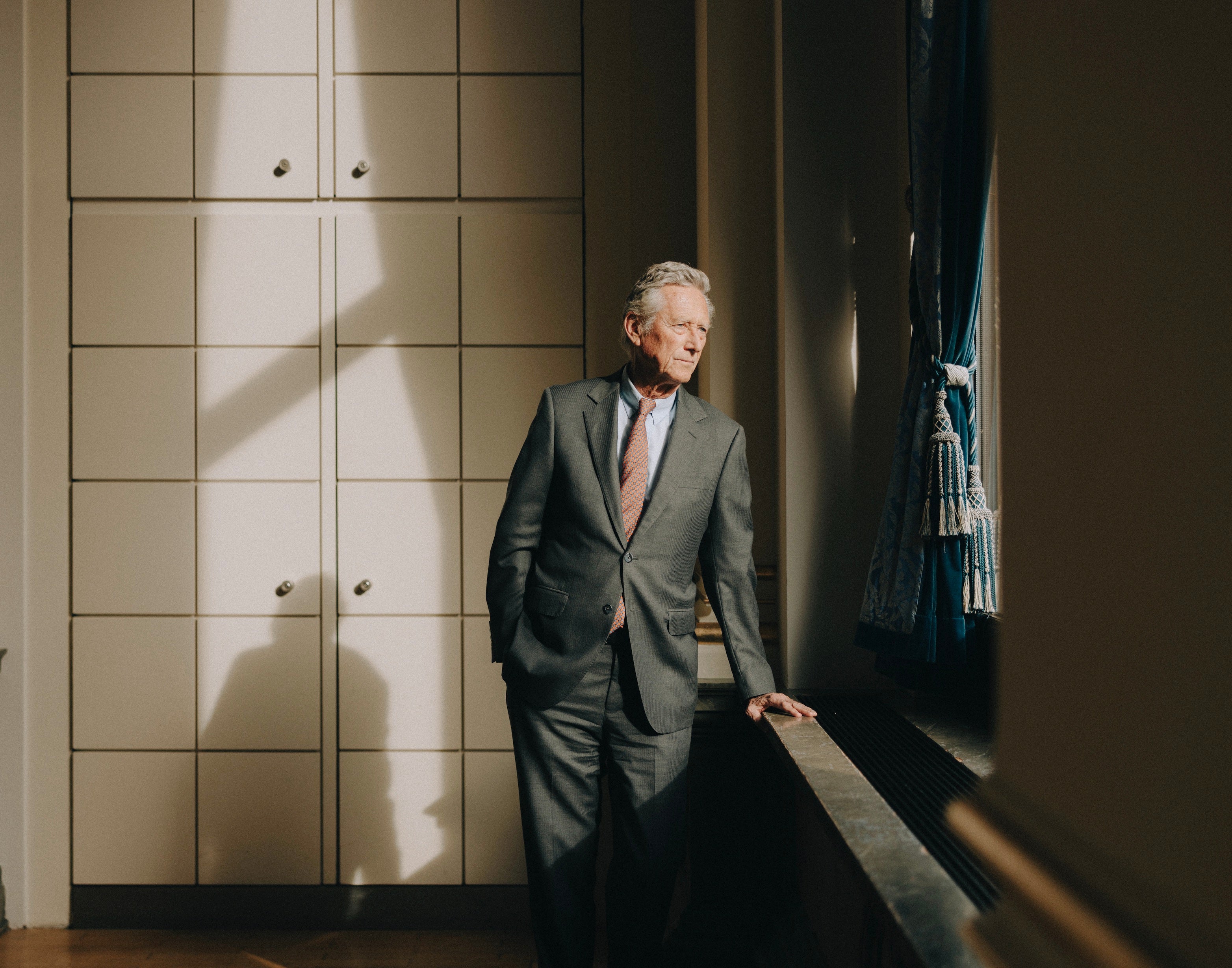 Blanchard, hijo de un neurólogo y una psiquiatra, decidió que quería ser economista en mayo del 68 porque le pareció la mejor manera de cambiar el mundo. Está casado y tiene tres hijas.