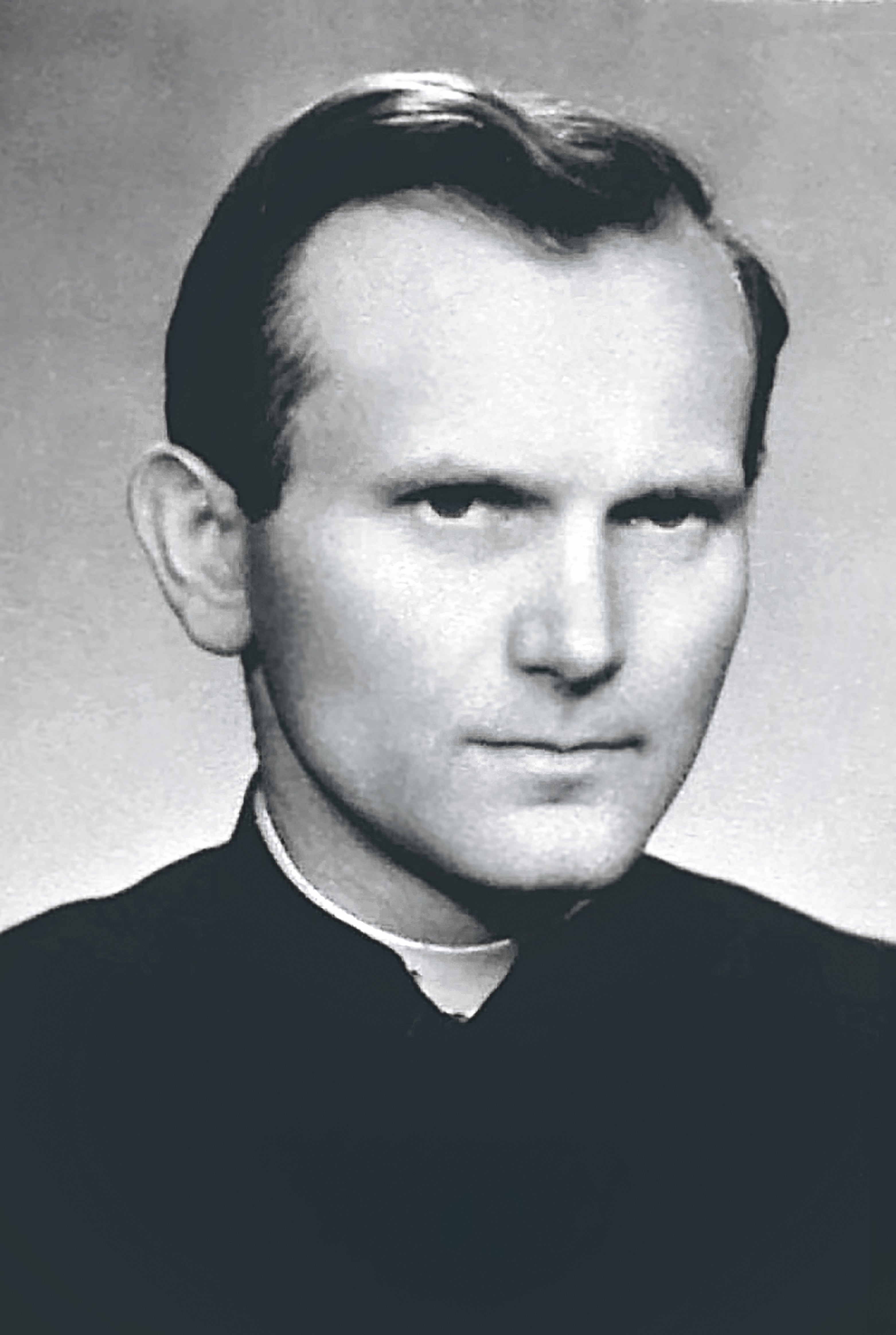Karol Wojtyła en sus tiempos como vicario en la parroquia de Niegowić, en Polonia, cargo que ejerció durante un año, entre 1948 y 1949, tras doctorarse en Filosofía en Roma. Fue aquí donde inicio su labor pastoral.