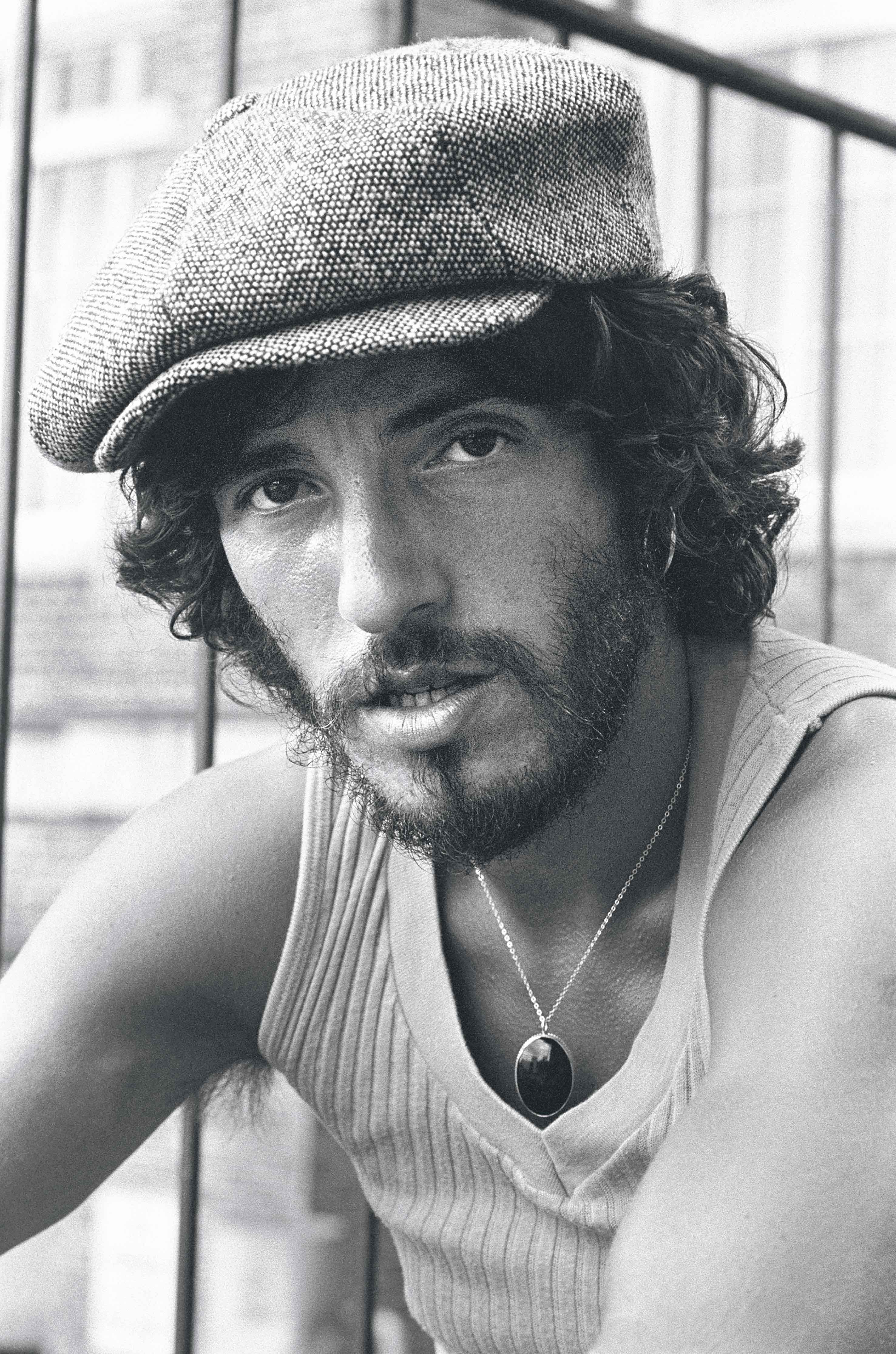 Bruce en 1975 durante la gira de Born to run, el disco que lo confirmó como uno de los grandes narradores del rock y su punto de inflexión definitivo hacia el estrellato.