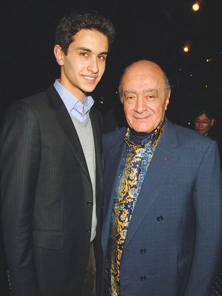 El hijo menor, Omar, tenía 19 años cuando le dio una nota a una joven asistente de Harrods en la que le aconsejaba que nunca estuviera a solas con su padre. Era 2006 (en la foto). Omar es el único familiar que ha hablado desde su muerte. Dice que fue un «padre maravilloso», pero que eso «no me impide hacer una evaluación objetiva de las circunstancias».