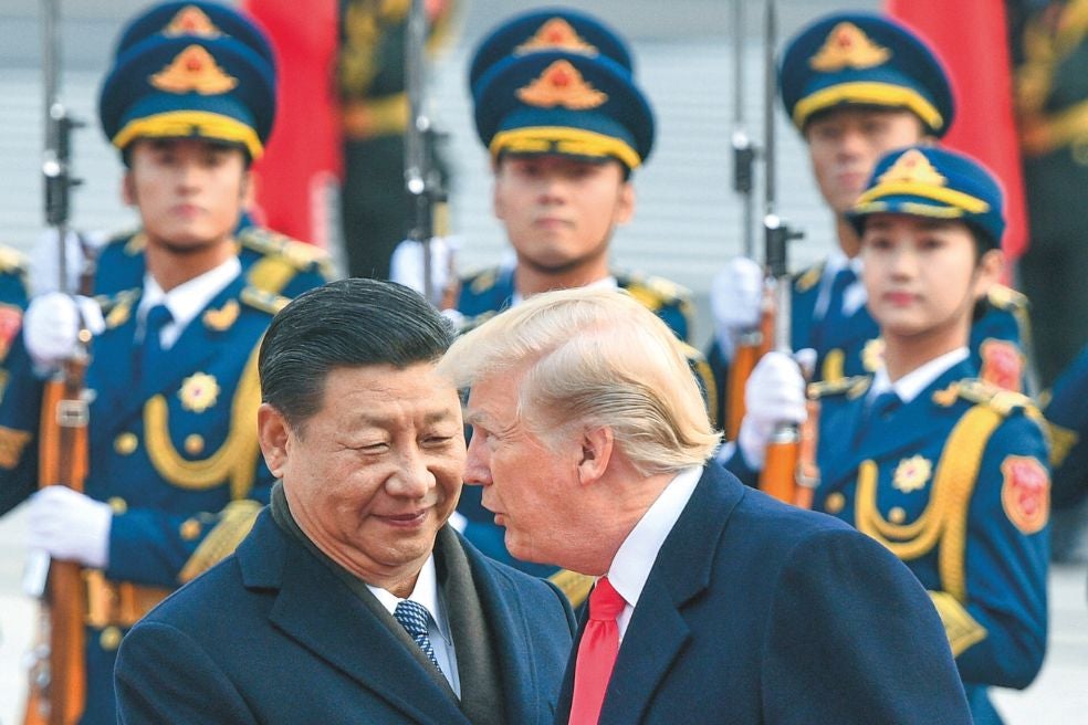 Trump y el presidente chino, Xi Jinping, mantuvieron un cordial encuentro en 2019 y el presidente chino lo llamó para felicitarlo por su segunda victoria. Según el americano, tuvieron otra conversación «muy positiva» en junio, tras rebajar los aranceles. China no se ha pronunciado, salvo para condenar el ataque a Irán.