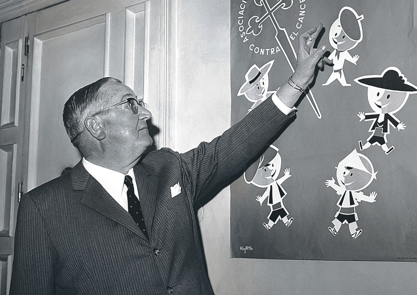 En 1955 y con José Biosca al frente, la AECC comenzó su cuestación, una jornada destinada a pedir la colaboraciwón de toda la sociedad para seguir impulsando la investigación oncológica.