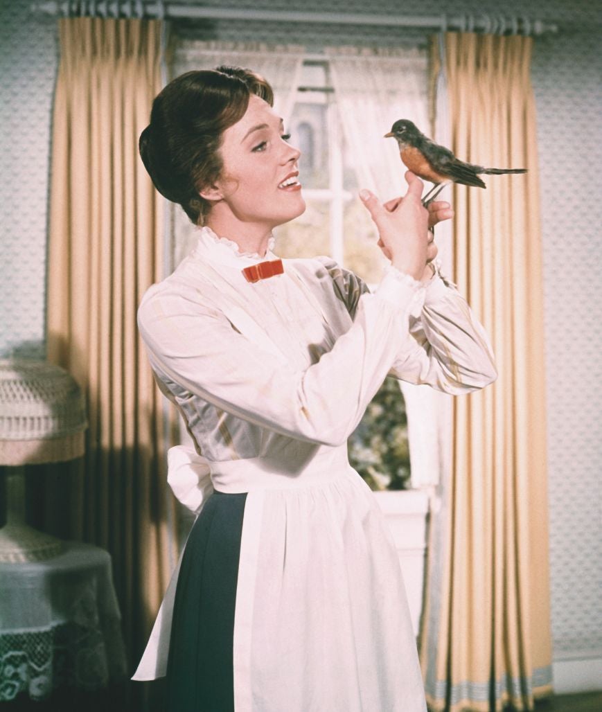 También Walt Disney se fijó en las niñeras. Persiguió durante dos décadas a Pamela Lyndon Travers para que le cediera los derechos de su libro Mary Poppins.