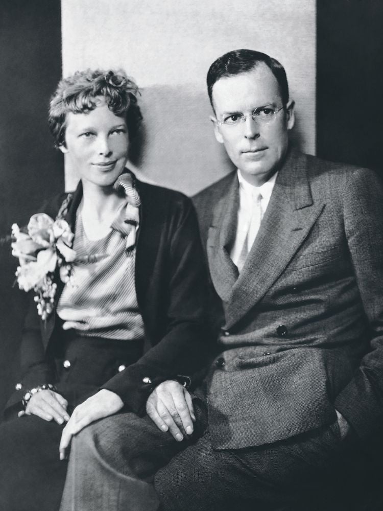 Amelia Earhart y su marido, en 1932, un año después de casarse.