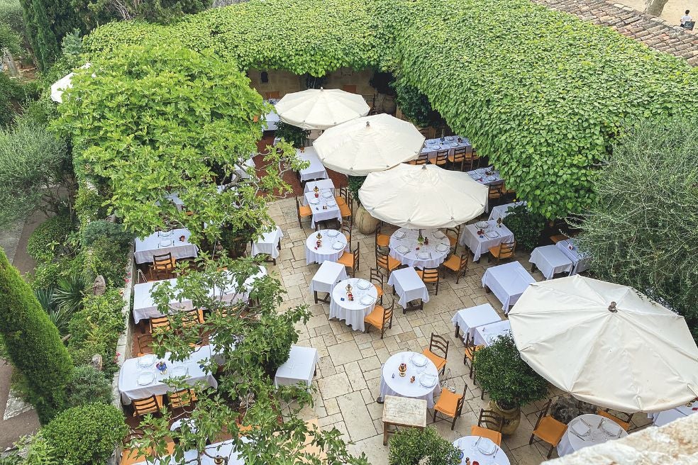 El restaurante La Colombe d'Or, en Saint-Paul-de-Vence, siempre fue un destino de artistas, que ahora frecuentan las celebrities.