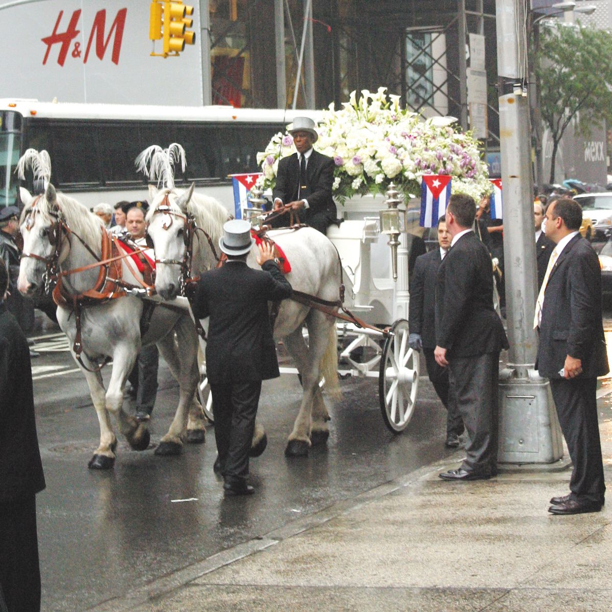 Celia Cruz murió en 2003, a los 77 años. Quiso que su funeral se celebrara en Miami para estar más cerca de Cuba. Se colapsó la ciudad.