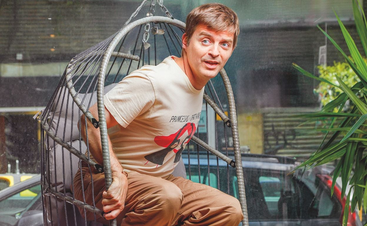 Marc Giró: «El macho se ha apropiado del traje, pero Marlene Dietrich ya hacía cabaret trajeada»