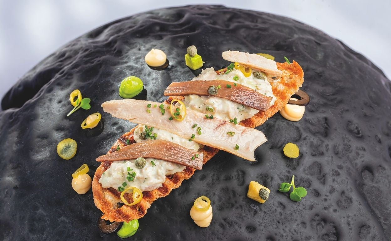 'Pintxo' de bonito con aguacate y guindillas