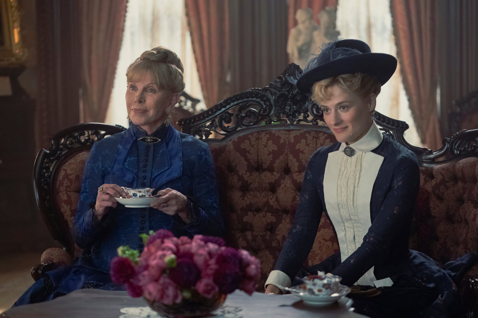 Jacobson con Christine Baranski, su tía en la serie La edad dorada y gran amiga de la familia en la vida real después de coprotagonizar con Meryl Streep la película Mamma mia.