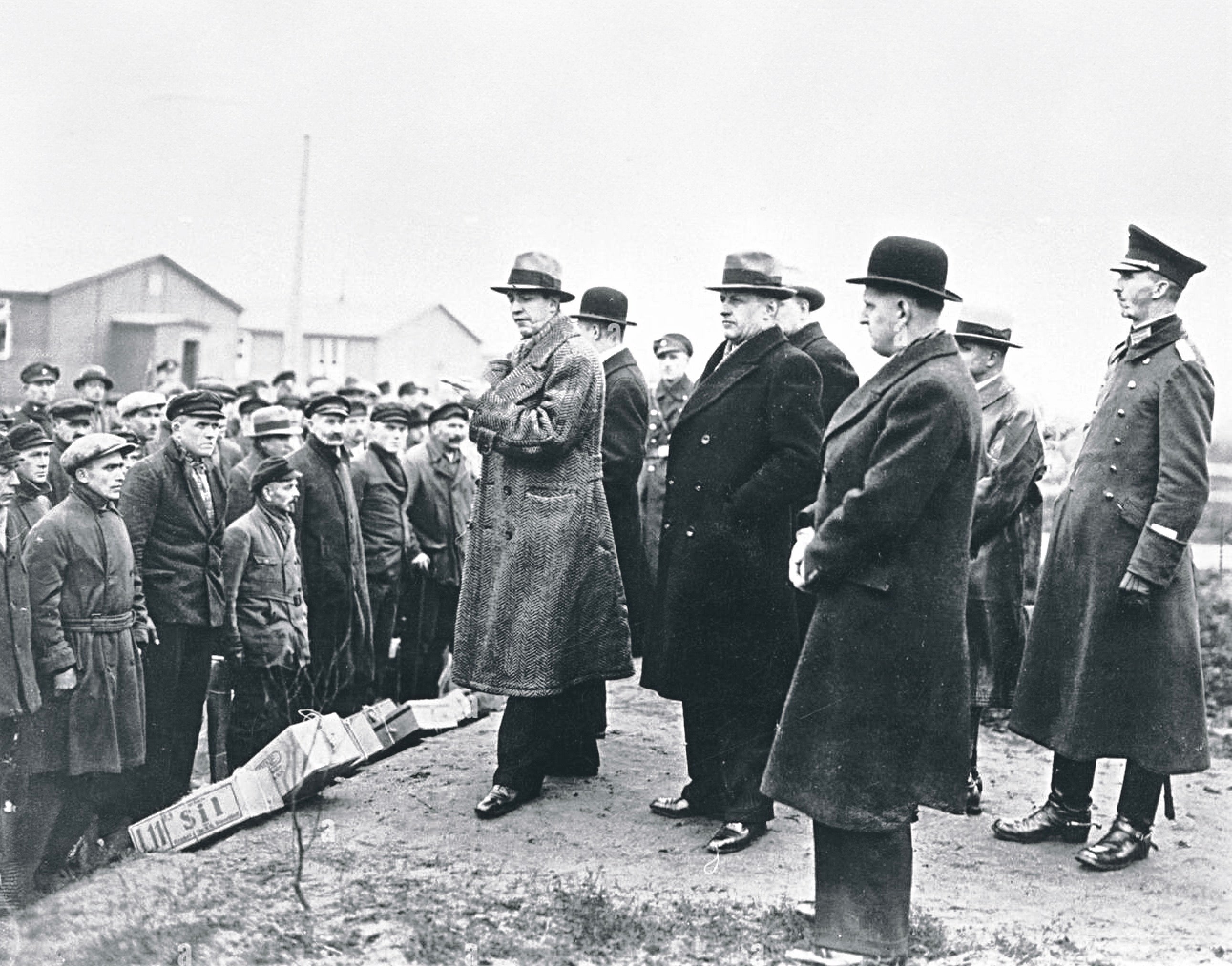Rudolf Diels trabajaba en el Ministerio del Interior prusiano. Con el respaldo de Hermann Göring se convirtió, en 1933, en el primer jefe de la Gestapo, la Policía secreta nazi. En la foto Diels visita el campo de concentración de Börgermoor, uno de los primeros centros de reclusión nazis.