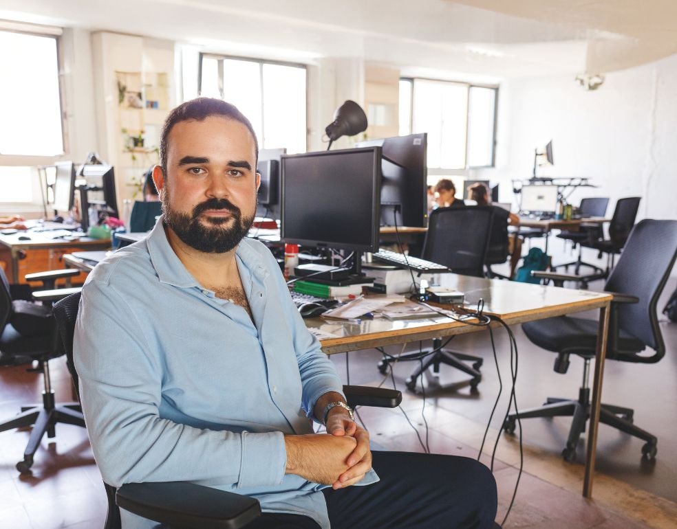 Carlos Rodríguez Pardo, informático: «Usar inteligencia artificial para tareas creativas nos hace más tontos»