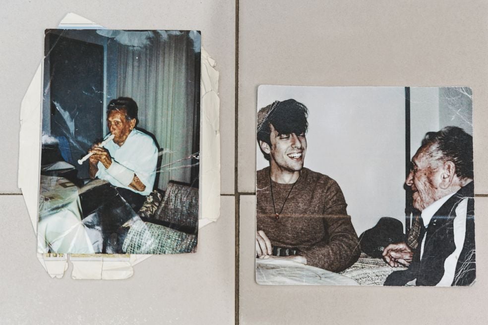 Su abuelo Luis le contó la historia de la familia en Quesada (Jaén). David Uclés decidió novelarla.