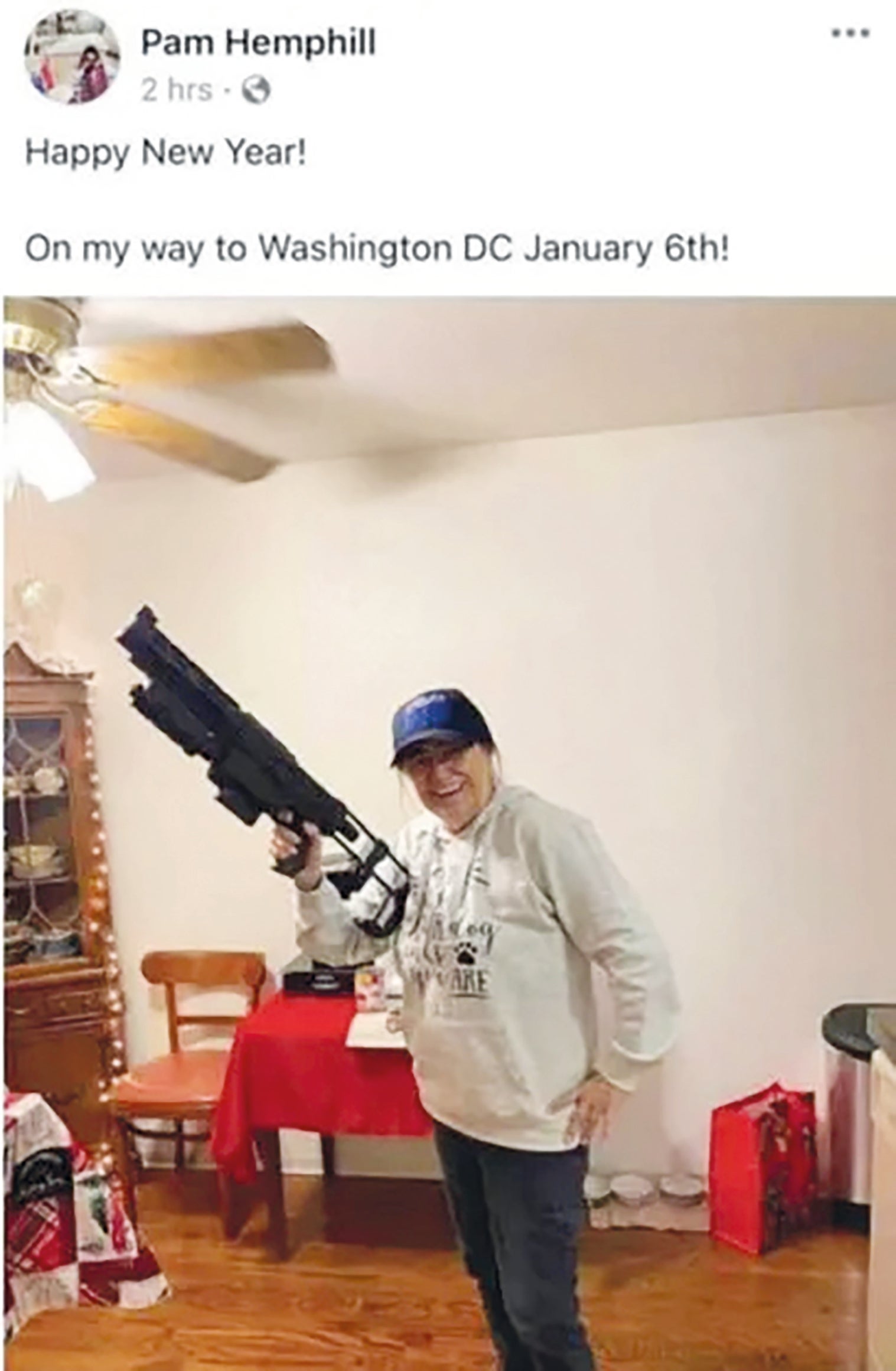 Pam en una foto de sus redes, armada «de camino a Washington» el 6 de enero de 2021.
