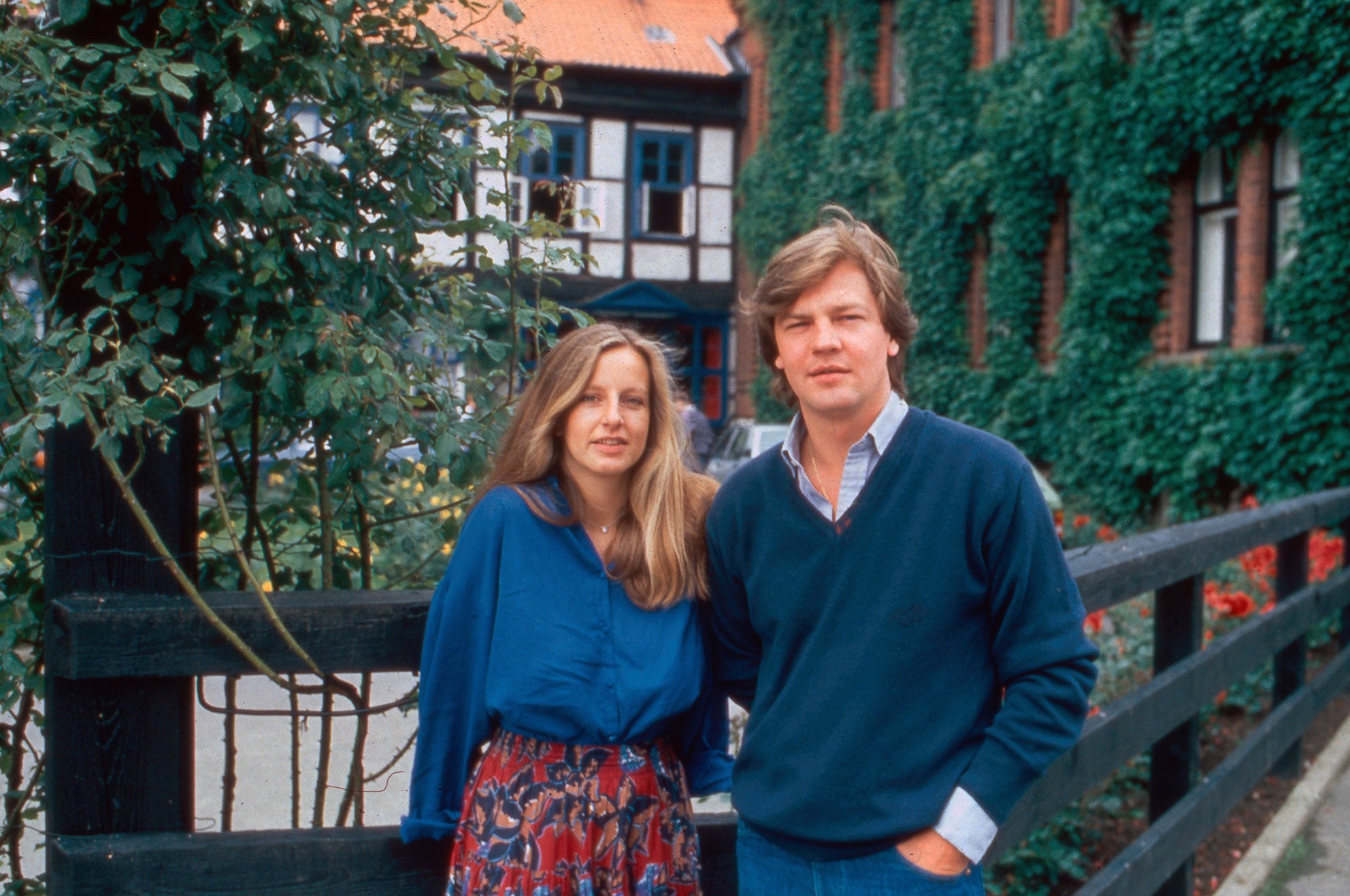 En 1981, Ernesto Augusto de Hannover se casó con Chantal Hochuli, suiza de origen libanés y de familia adinerada. Los Hannover aceptaron por primera vez un matrimonio con una plebeya. Estuvieron casados 16 años y tuvieron dos hijos. Ella era muy amiga de Carolina de Mónaco con quien Ernesto Augusto le fue infiel.