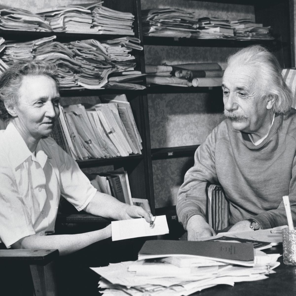 La influencia del apellido Curie abrió la puerta de grandes personalidades a la familia. La primogénita, Irène (en la foto), entabló una amistad con Albert Einstein desde pequeña, cuando compartía excursiones veraniegas con el científico.
