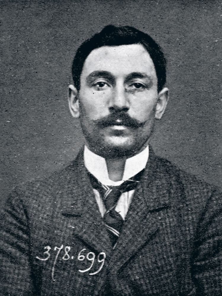 Vincenzo Peruggia, pintor de brocha gorda, robó La Gioconda en 1911 en el Louvre y la guardó debajo de su cama durante más de dos años. Lo pillaron cuando quiso venderla.