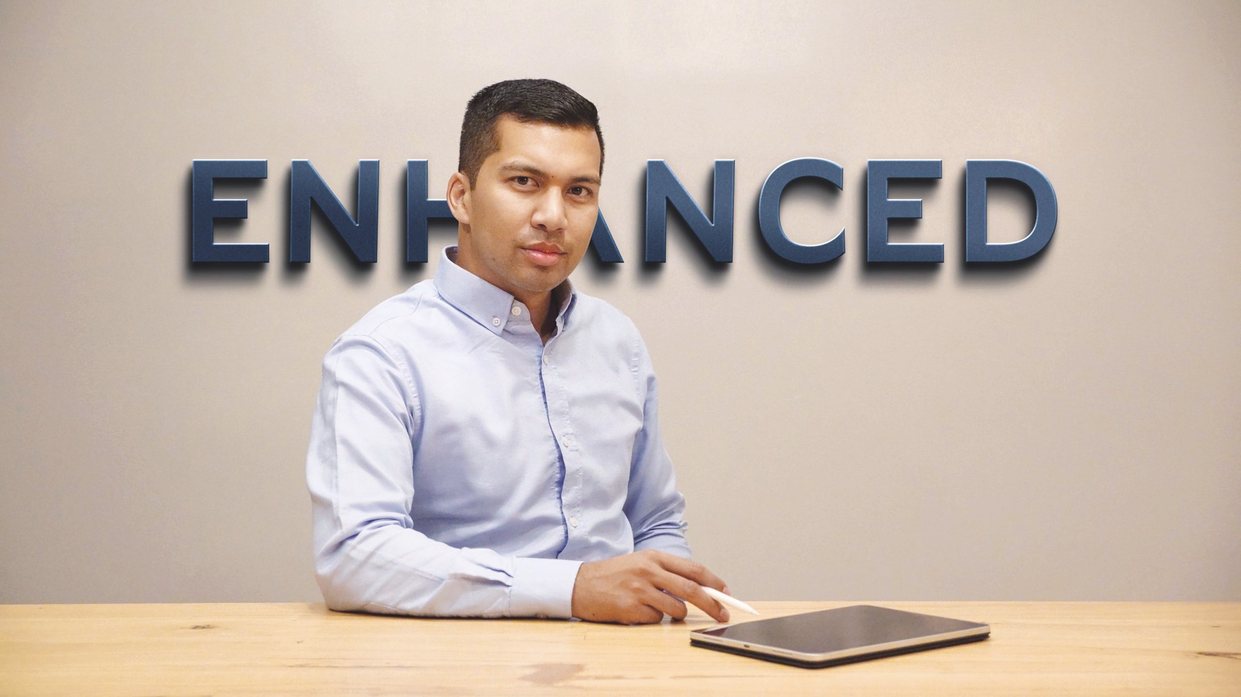 Aron D'Souza, gestor de un fondo millonario y amigo de Peter Thiel, es el creador y gran promotor de los Enhanced Games. «Esto no es una competición, es un movimiento –proclama–. No se trata solo de crear un nuevo evento deportivo o ganar dinero, queremos crear humanos 2.0.».