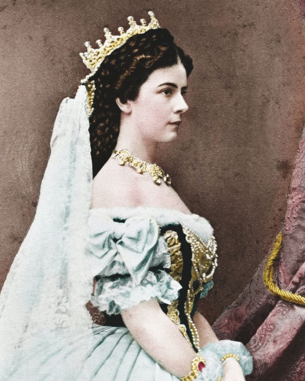 Hay alhajas de la familia imperial de Austria-Hungría que siguen sin aparecer. Una de ellas es la corona de diamantes de Isabel de Baviera (conocida como Sissi Emperatriz), la mujer del emperador Francisco José.
