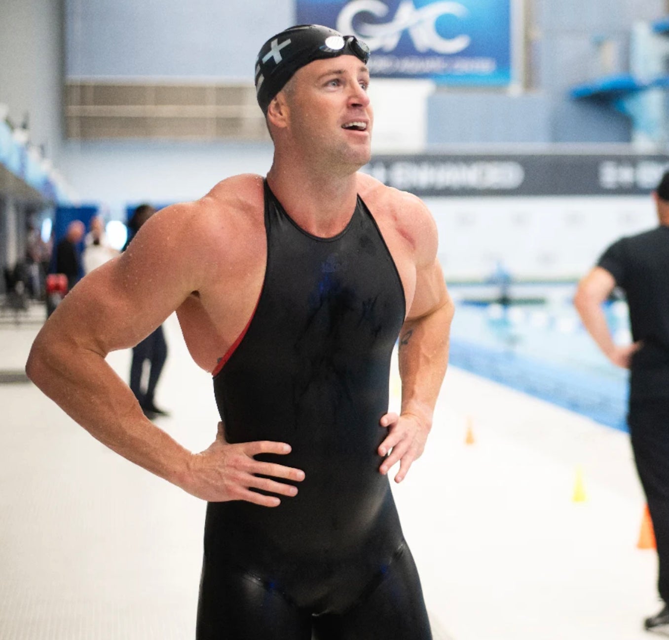 El nadador australiano James Magnussen, plata olímpica y tres veces campeón mundial, fue el primer atleta de renombre que se apuntó a los Enhanced Games. Tras retirarse en 2019 ha regresado hipermusculado para intentar batir algún récord mundial con ayuda de testosterona, péptidos y un bañador deslizante supersuit, prohibido desde 2010 por la Federación Internacional de Natación.