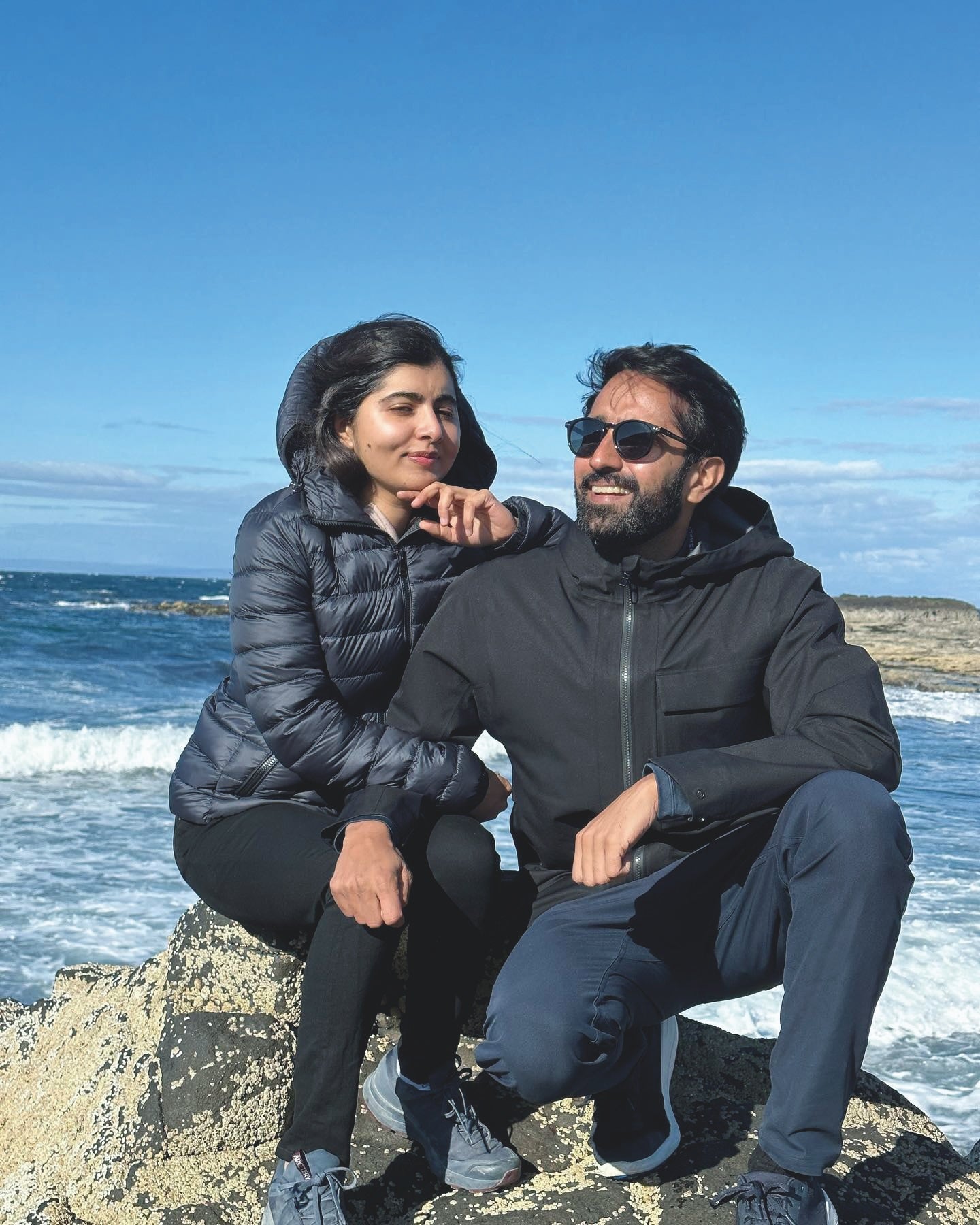 Su marido, Asser Malik, es un ejecutivo deportivo que trabaja para la Junta de Críquet de Pakistán. Antes de unirse a la causa de su mujer, era director de operaciones de un club de ese deporte, pero ahora gestiona varios proyectos deportivos para mujeres.