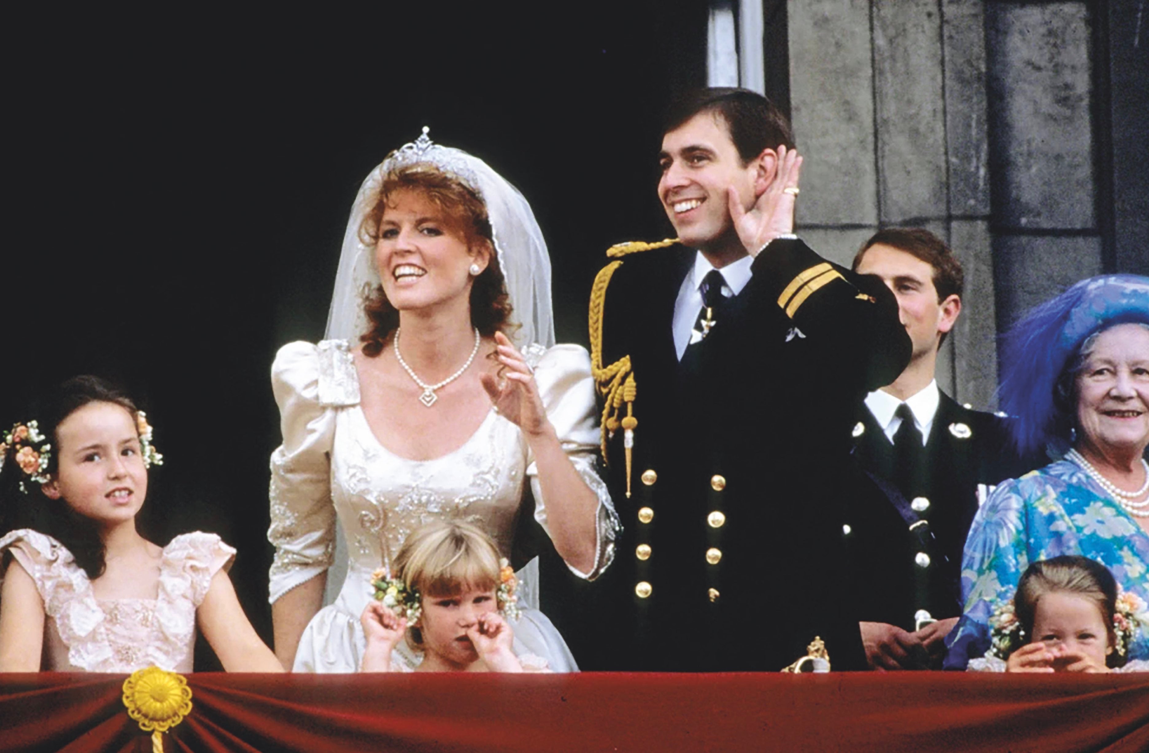 Sarah y Andrés se casaron el 23 de julio de 1986 en la abadía de Westminster. Quinientos millones de espectadores en televisión la vieron caminar hacia el altar. Ambos tenían 26 años. «En Andrés encontré a mi alma gemela».