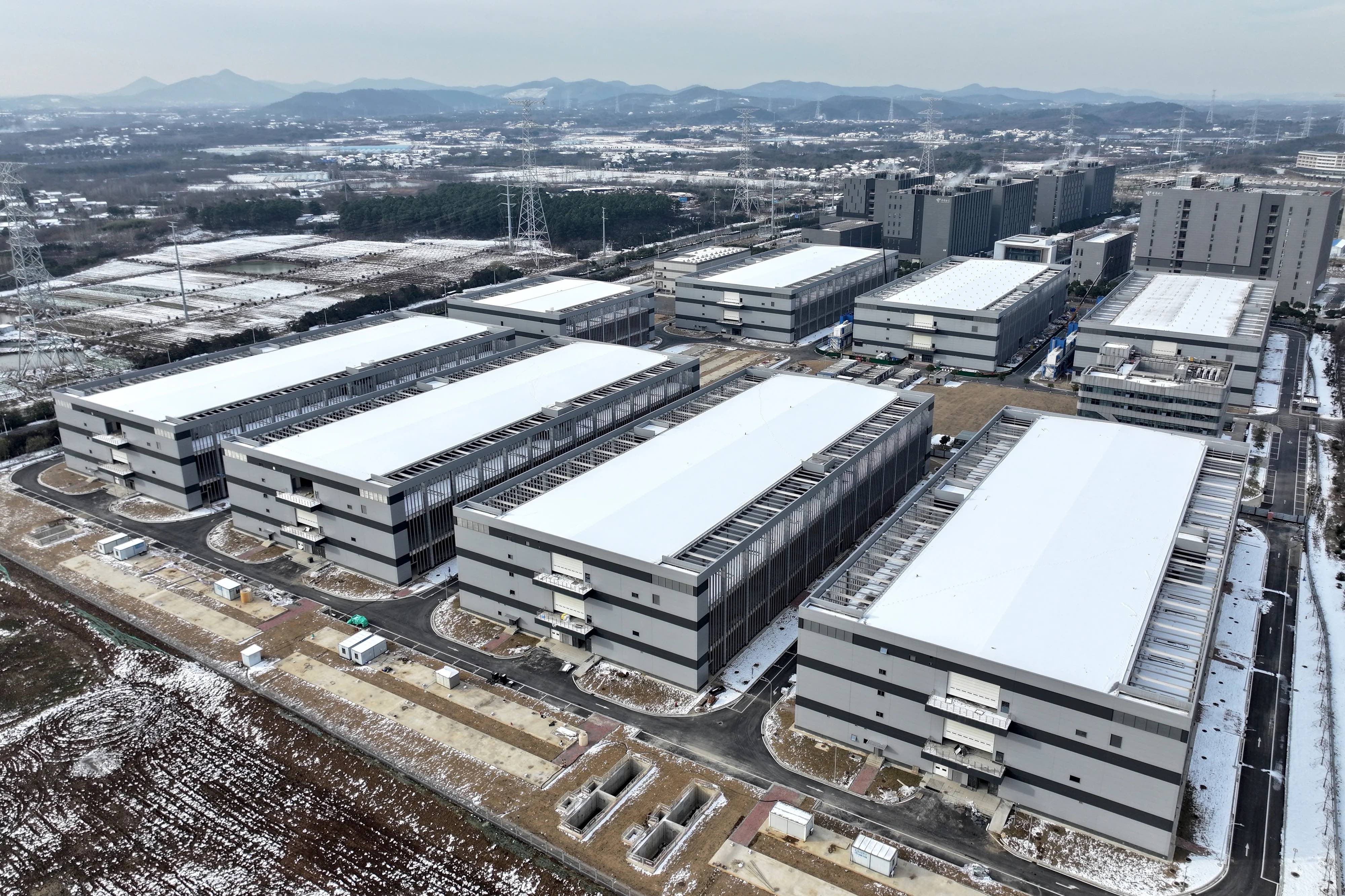 El data center más grande de Tencent, el gigante tecnológico chino, ubicado en Nanjing, la provincia de Jiangsu. China es el país más avanzado en el desarrollo de centros de datos submarinos y alimentados por energía eólica. En octubre anunció la conclusión de la primera fase de este proyecto pionero, en las costas de Shanghai.