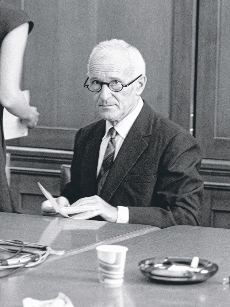 Sidney Gottlieb fue el jefe de la División de Servicios Técnicos de la CIA, conocida como 'la casa de los horrores'. Dirigió aterradores experimentos secretos que incluían continuos electrochoques.