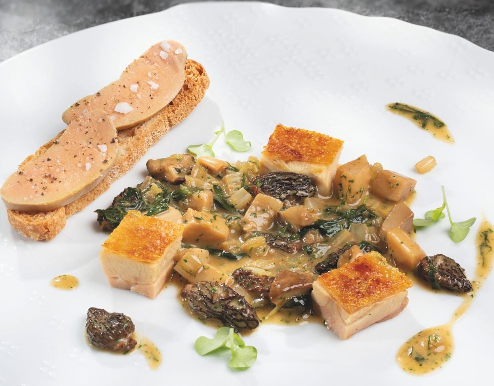 Muslos de pollo con acelgas, hongos y 'foie'