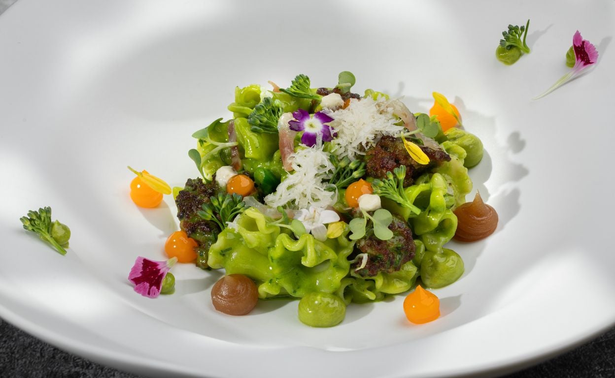 Pasta 'gigli' con butifarra fresca y 'bimi'