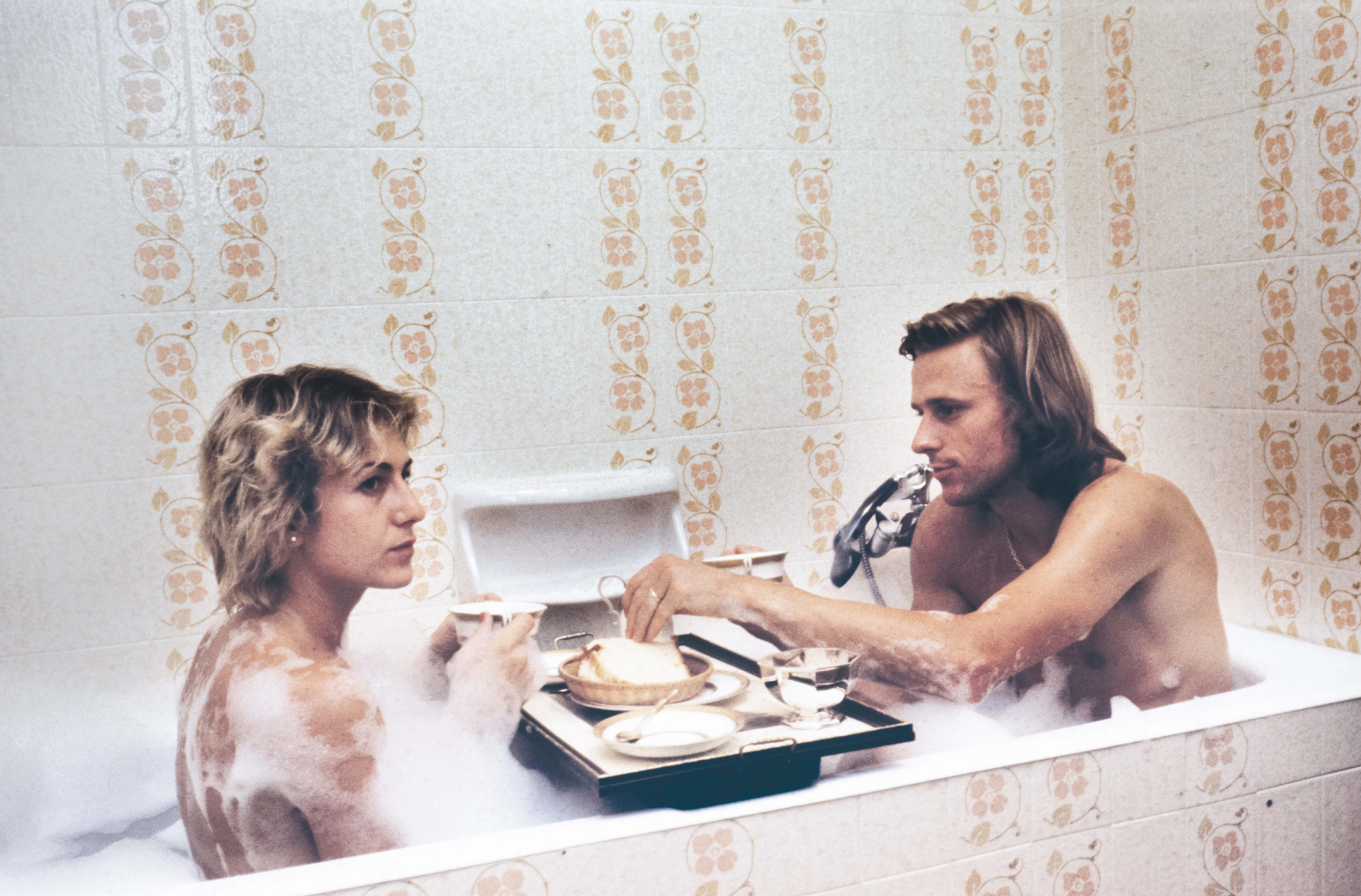 La tenista rumana Mariana Simionescu y Borg empezaron a salir en 1976 y se casaron en Bucarest el 24 de julio de 1980. Meses antes del enlace recibieron a la prensa en la bañera de su hotel, durante el Open de Montecarlo. Se divorciaron cuatro años después.