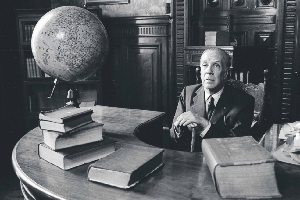 Borges es el 'culpable' de la versión de los universos paralelos más extendida: la de que en otro espacio-tiempo cada individuo vive otra vida. Pero esa versión no es la de la ciencia; es literatura.